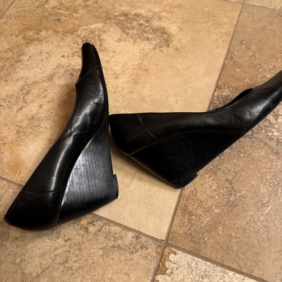 Bandolino Wedge Heels - Picture 3 of 3